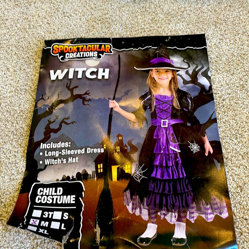 Halloween witch costume !